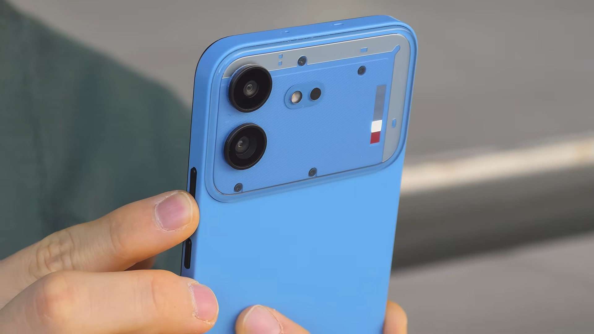 The value king of 2026! Nothing Phone 4b offers a lot for just €329