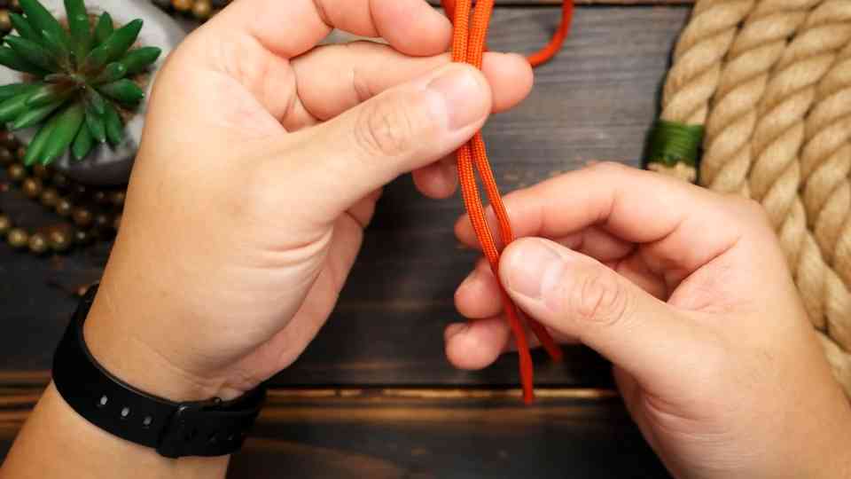 DIY paracord tech lanyards a simple and secure everyday carry project