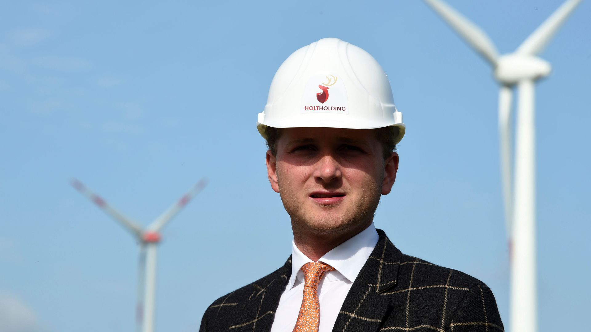 hendrik-holt-windkraftbetr-ger-hat-familie-bei-flucht-zur-ckgelassen