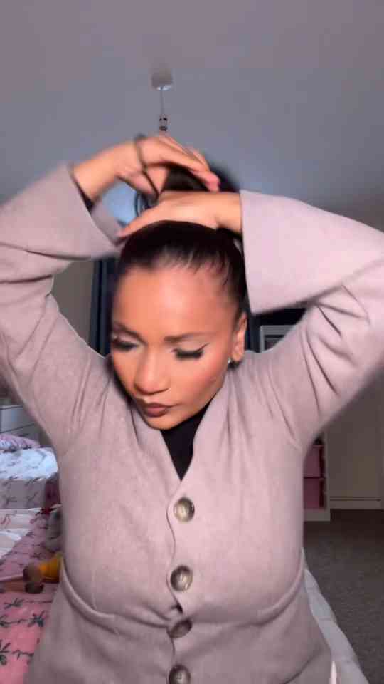 Mom workspace outfit and daily routine