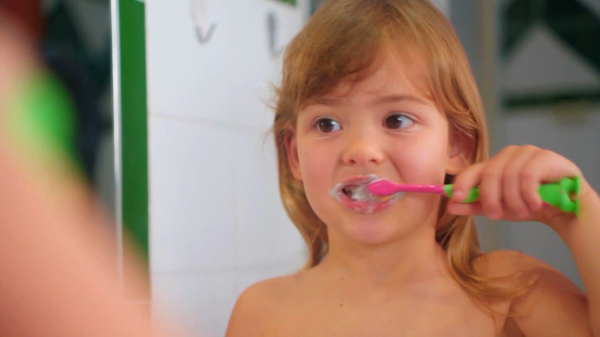 Experts urge alternatives as most toothpaste tubes end up in landfills
