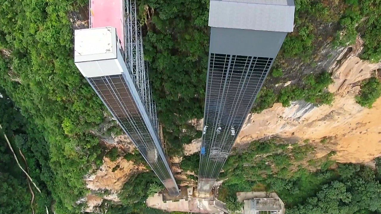 Chinese students ride cliffside elevator that transformed their morning ...