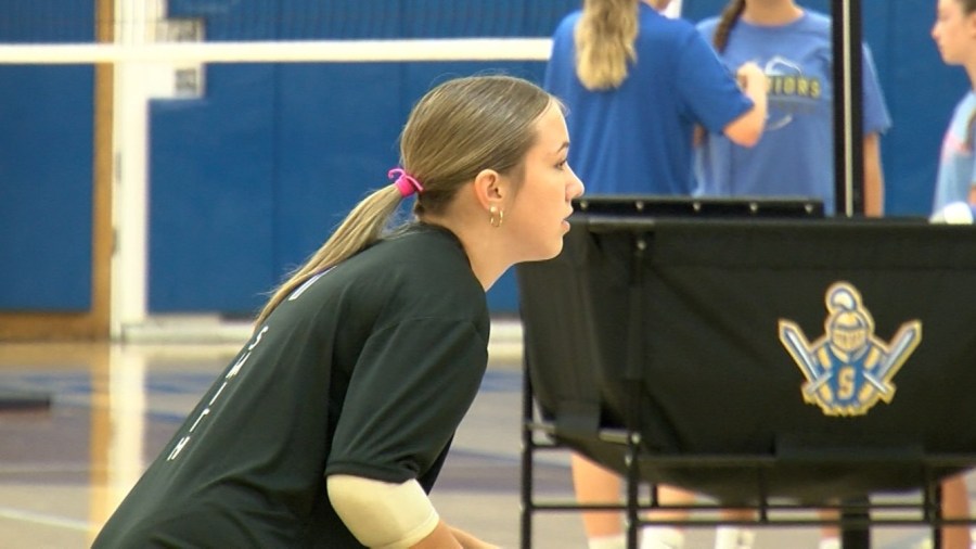 Schroeder girls volleyball 'hungry' for another state title