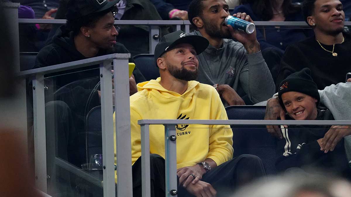 Warriors' Stephen Curry won't let contract extension talks be a distraction