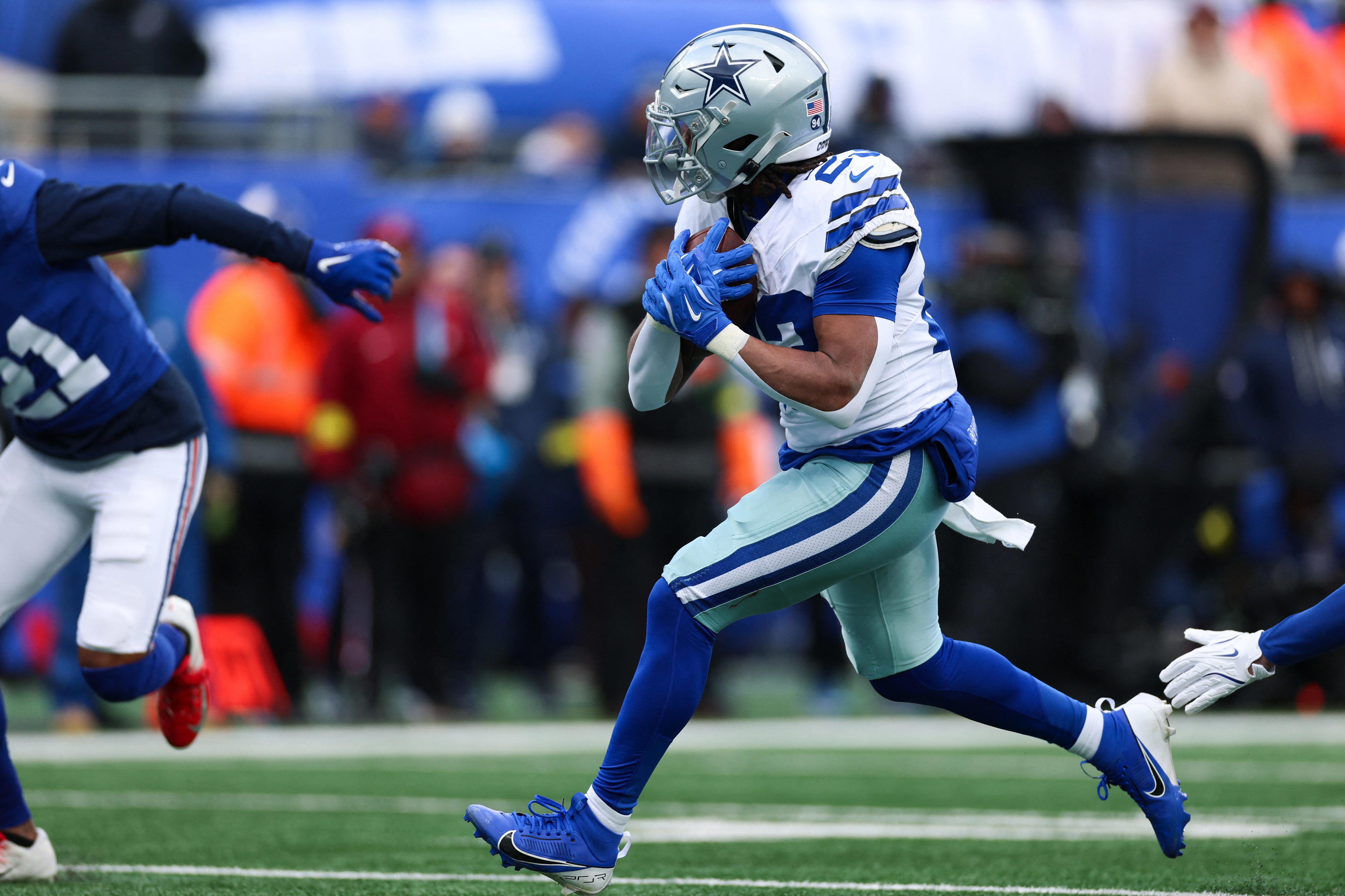 8 running backs the Eagles could add after Tank Bigsby’s injury