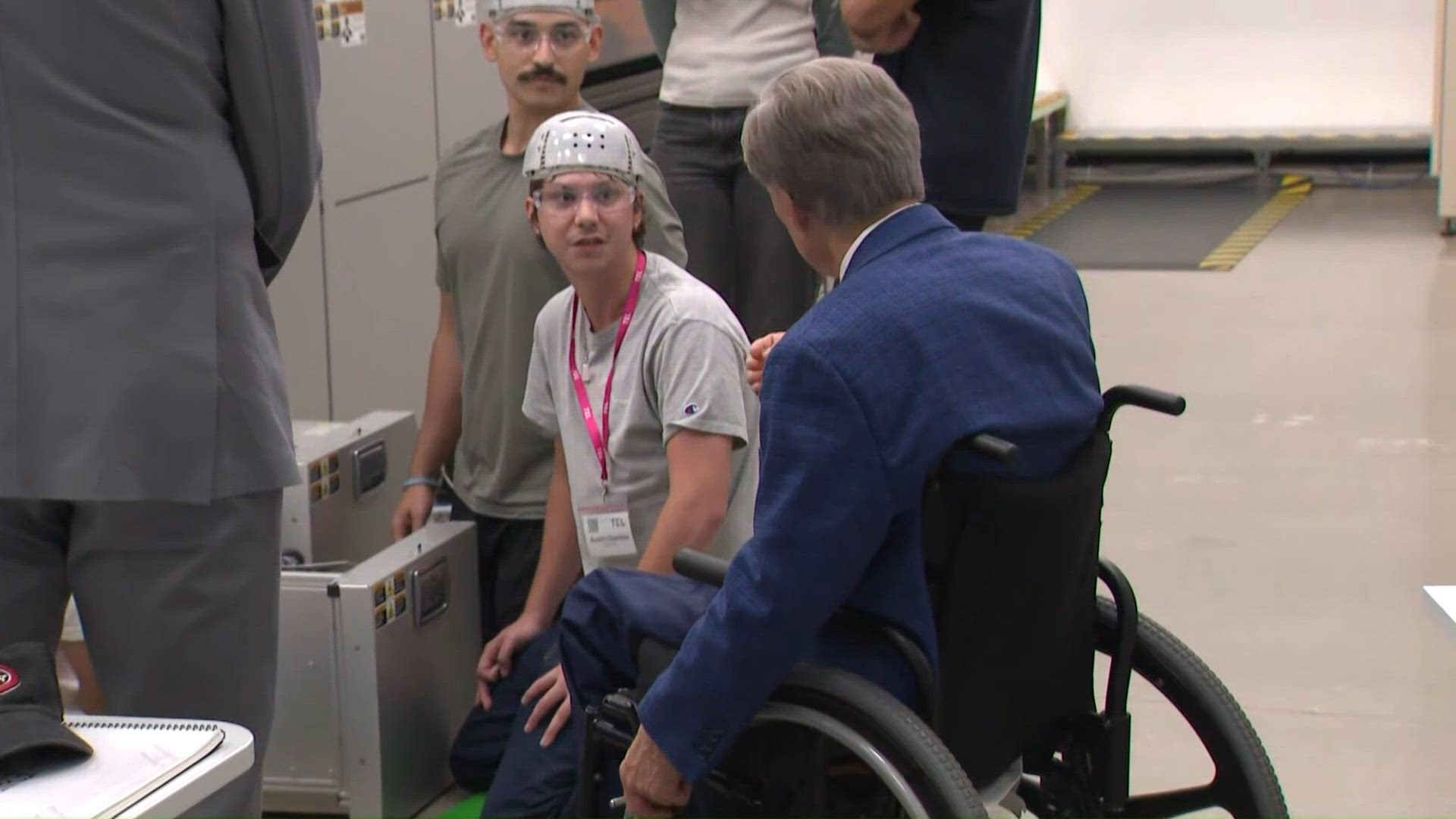 Gov. Abbott tours semiconductor training facility
