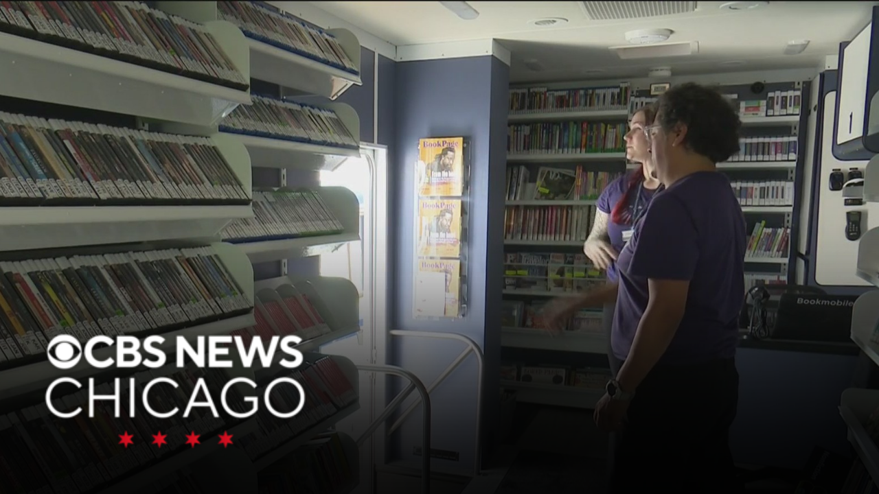 Arlington Heights Memorial Library debuts new bookmobile