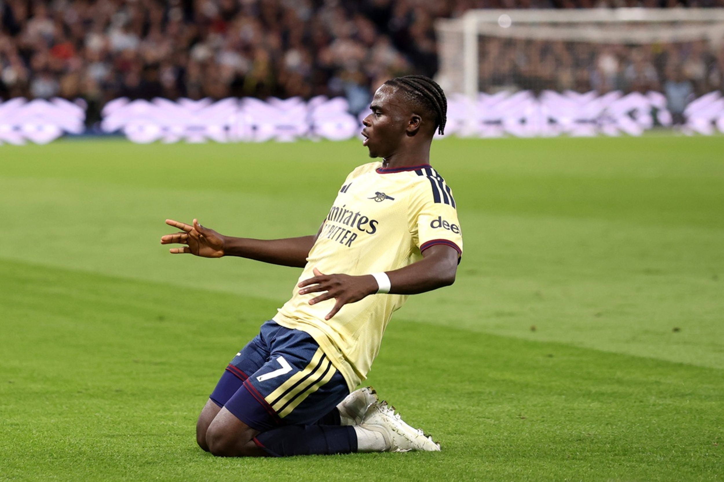 Carlton Cole says Arsenal man has been a passenger on the team
