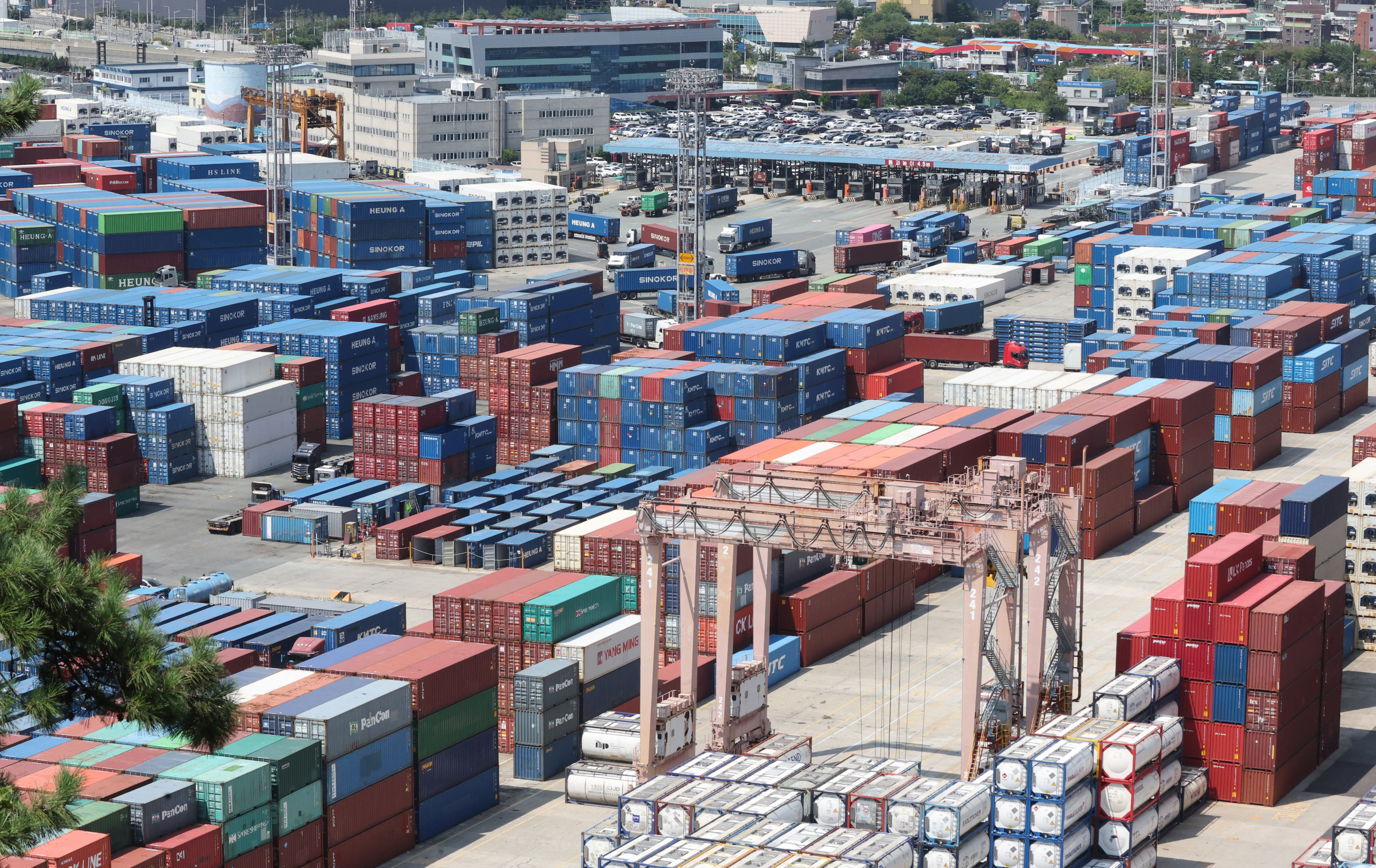 Container rates rise fifth week on Americas, South America demand