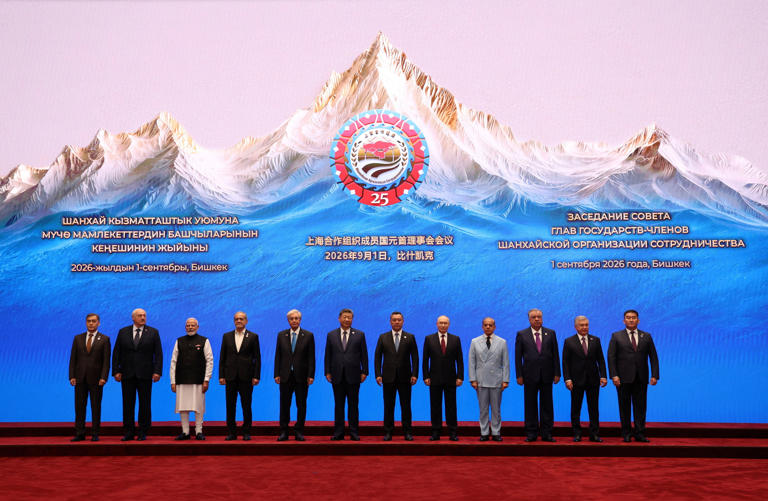 PM Modi, Putin and Xi make a statement with handshake moment at SCO summit