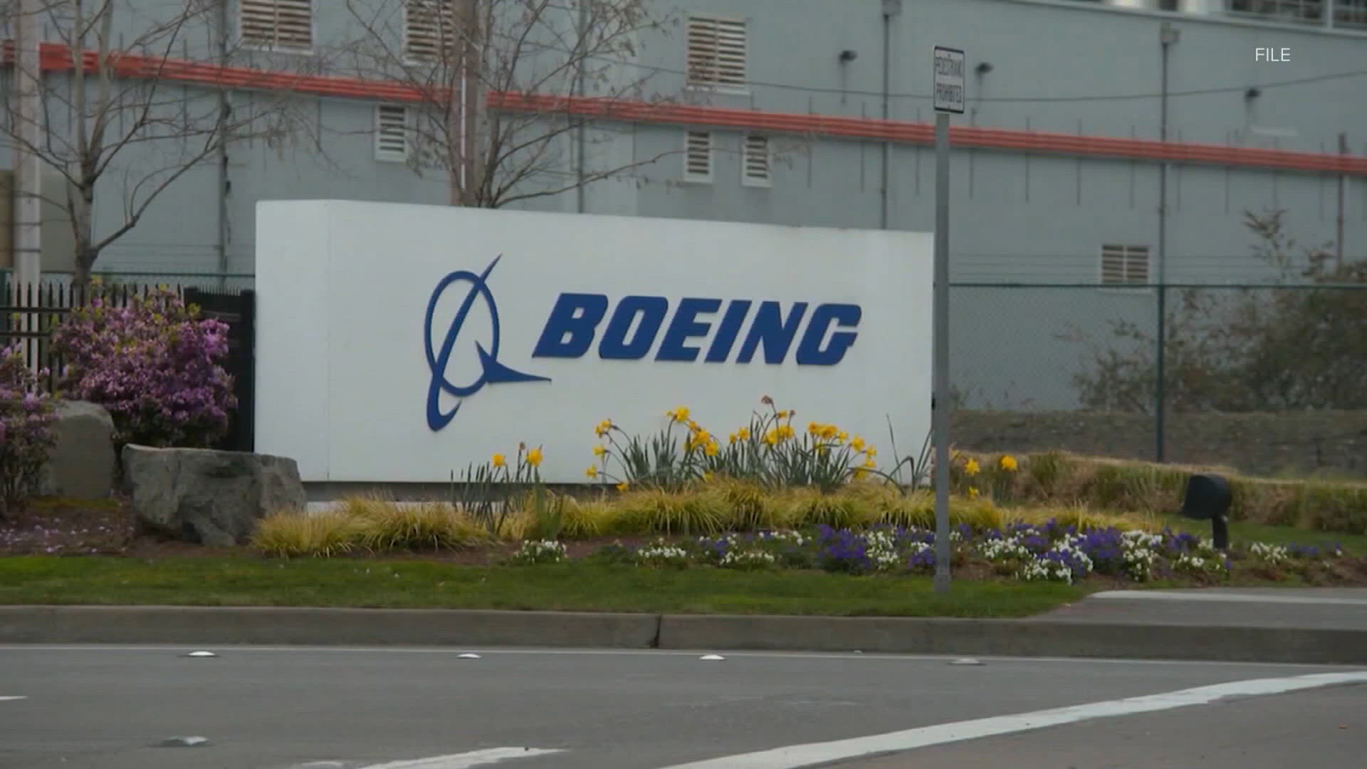 Boeing workers approve new contract