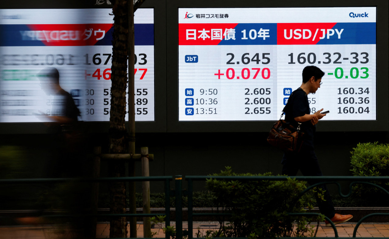 Japan's ten-year bond yield hits 3.00% for first time in three decades