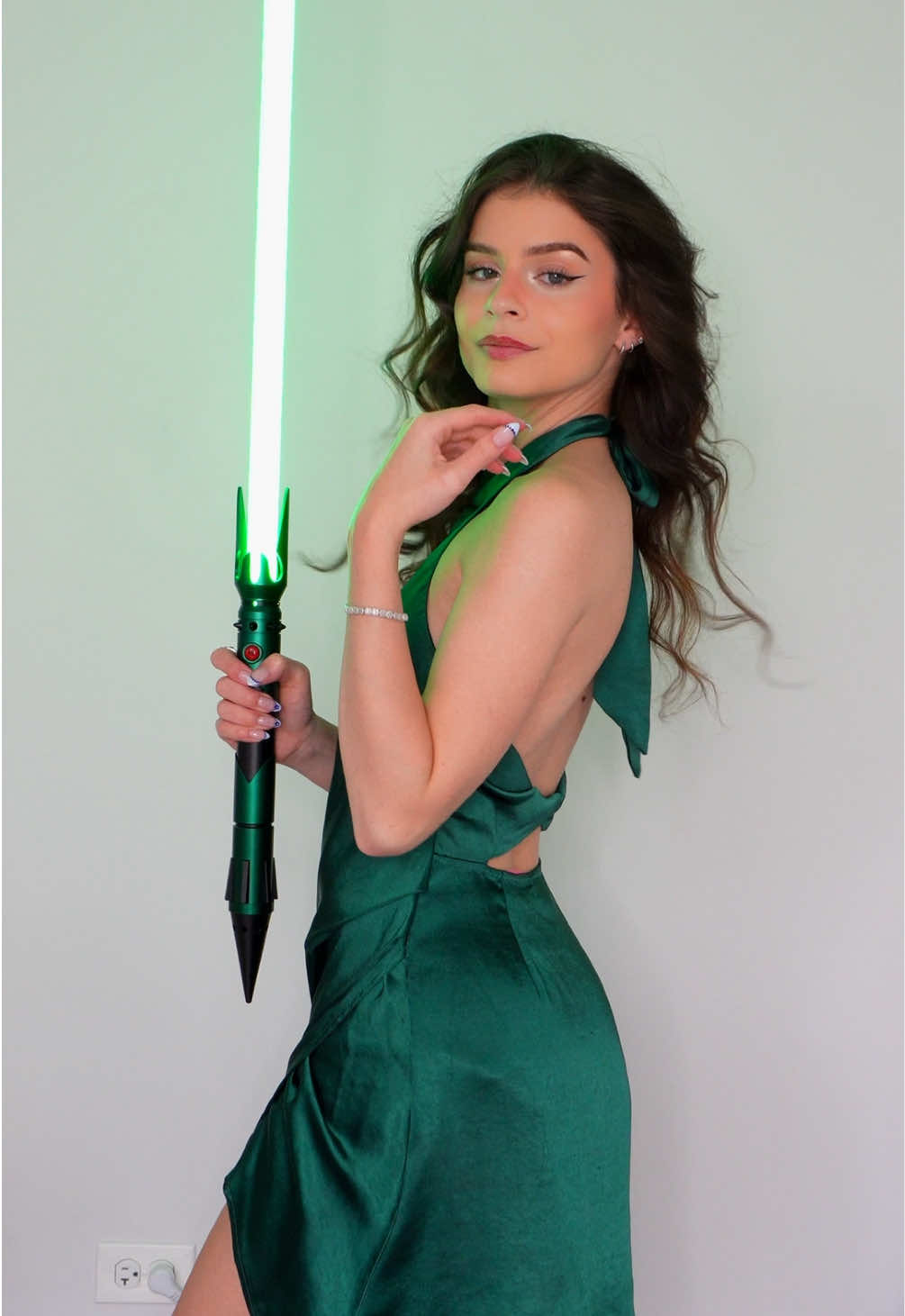 Unboxing the dark emerald lightsaber