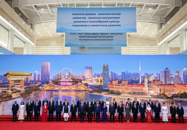 PM Modi, Putin and Xi make a statement with handshake moment at SCO summit