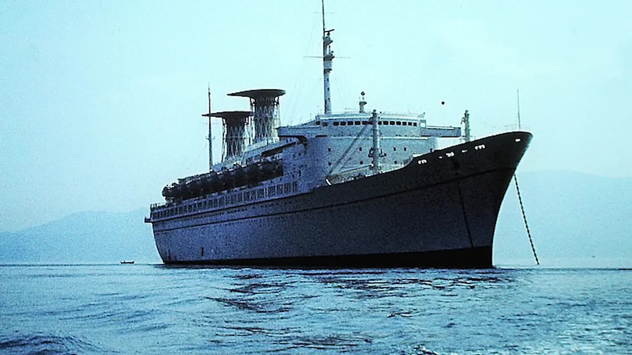 A 70-foot wall of water smashed into this ocean liner - then tore into ...