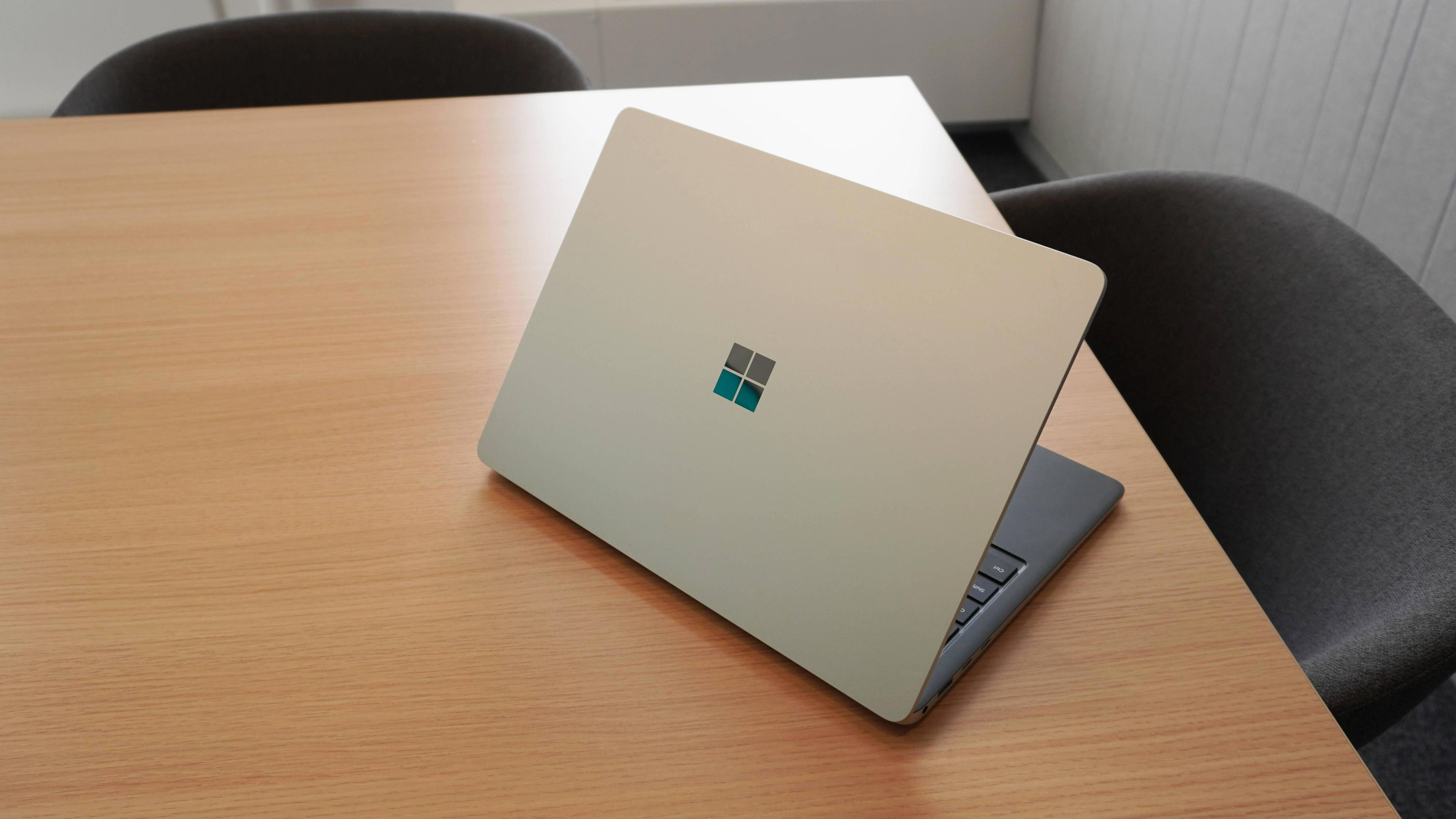 Microsoft’s latest Windows update breaks cursors, wallpaper, and more ...