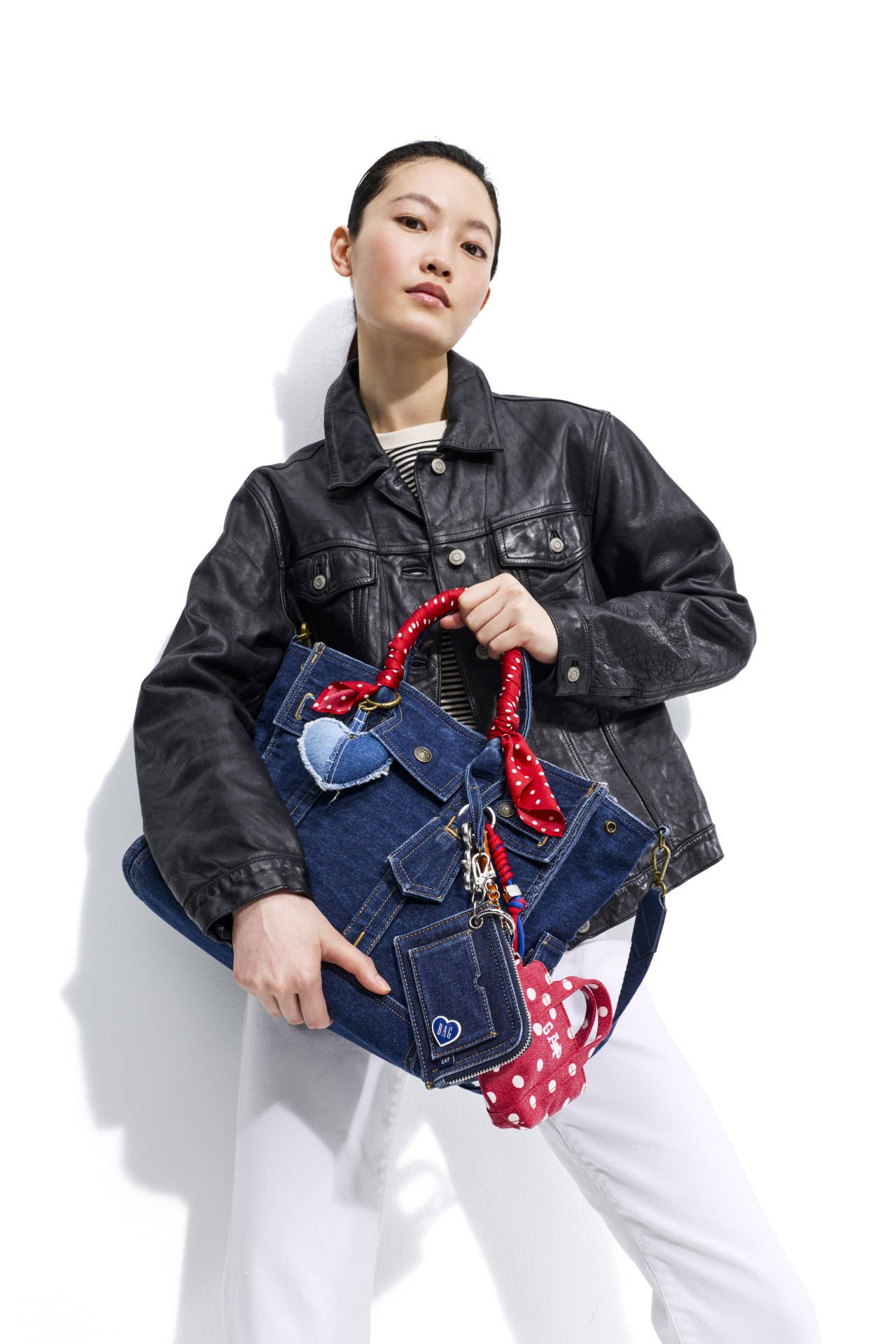 Gap pushes into the lucrative accessory business with new handbags
