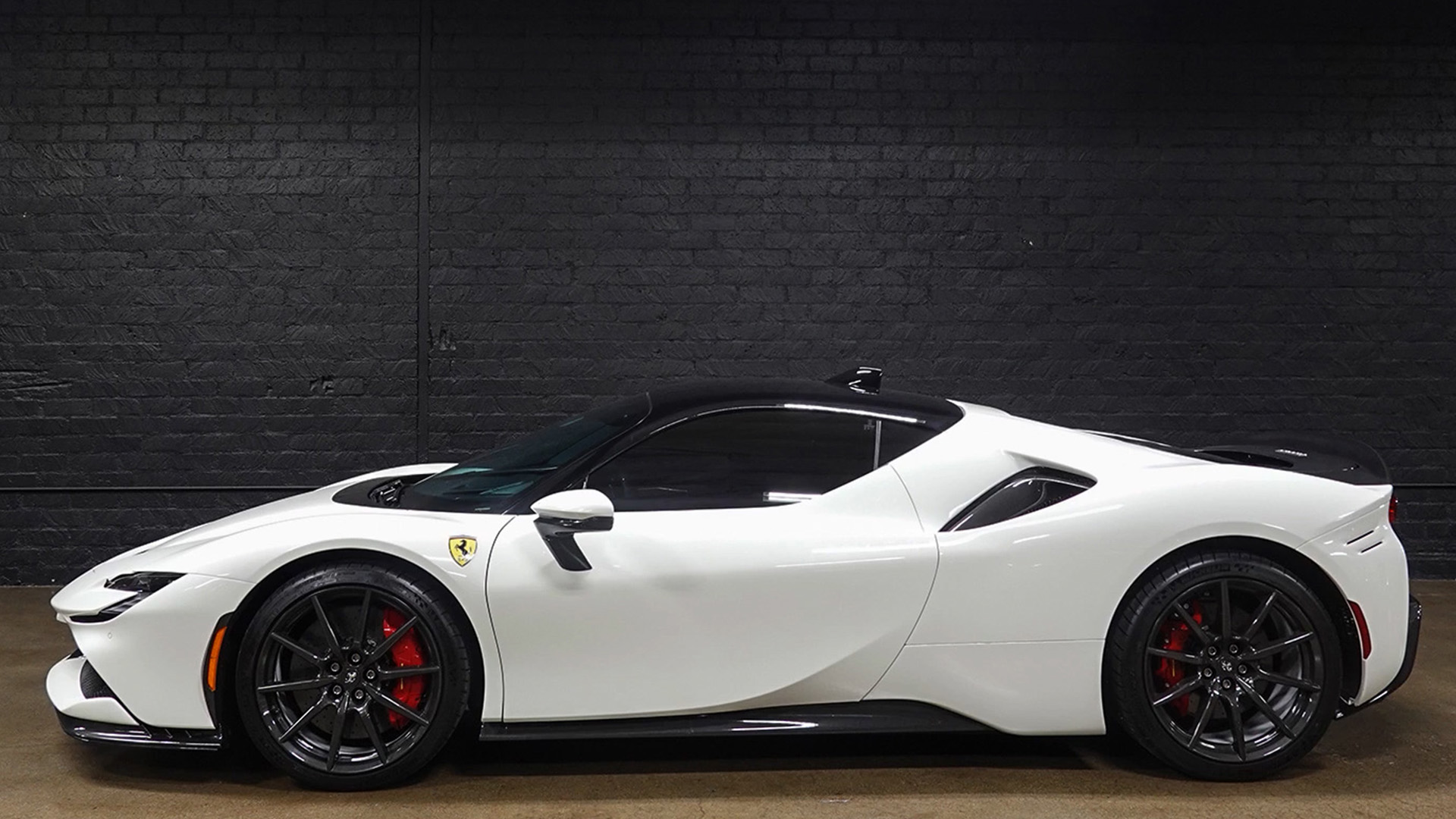 Ferrari SF90 Stradale shows its Assetto Fiorano profile