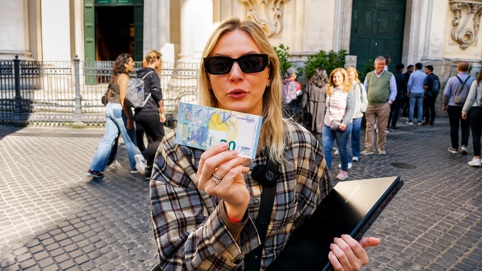 She gave her boss’s laptop to a Rome street artist - then paid him just ...