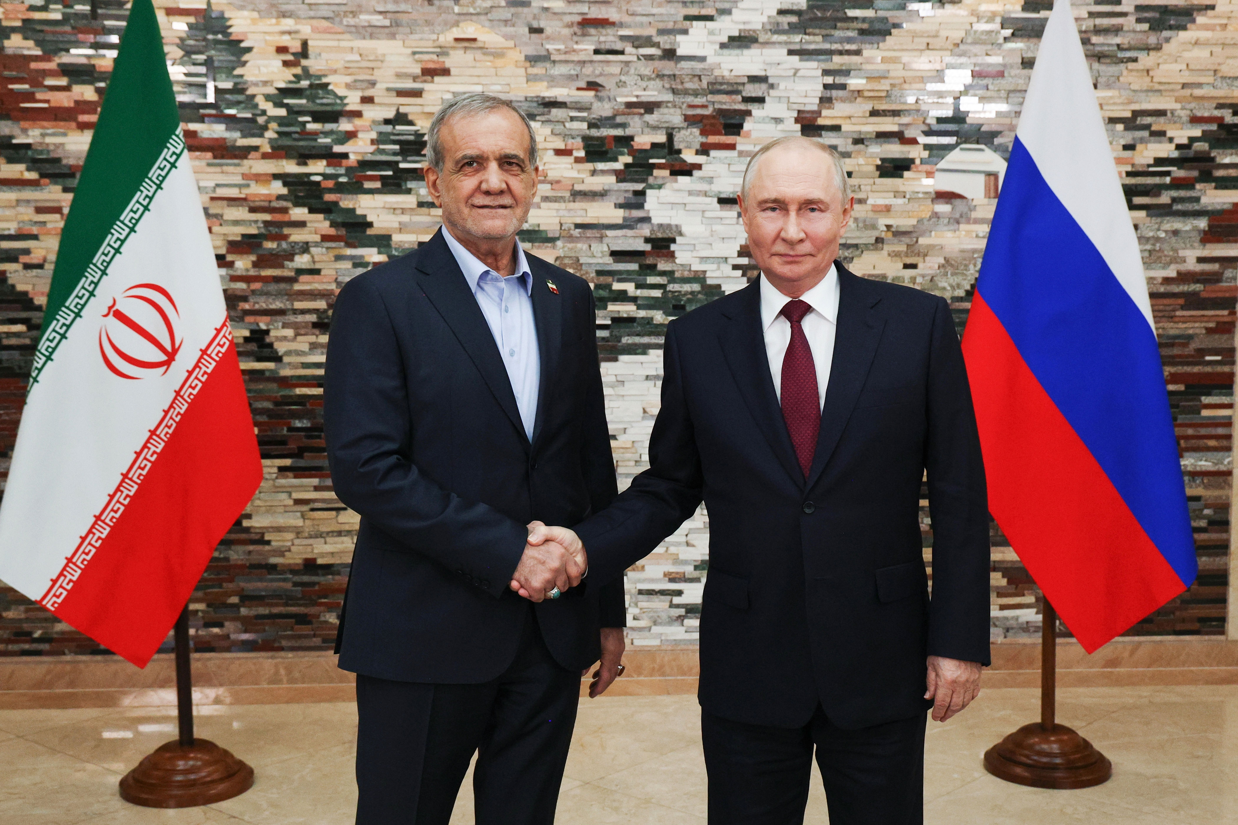 Putin pledges support to Iran, rallies leaders to challenge US