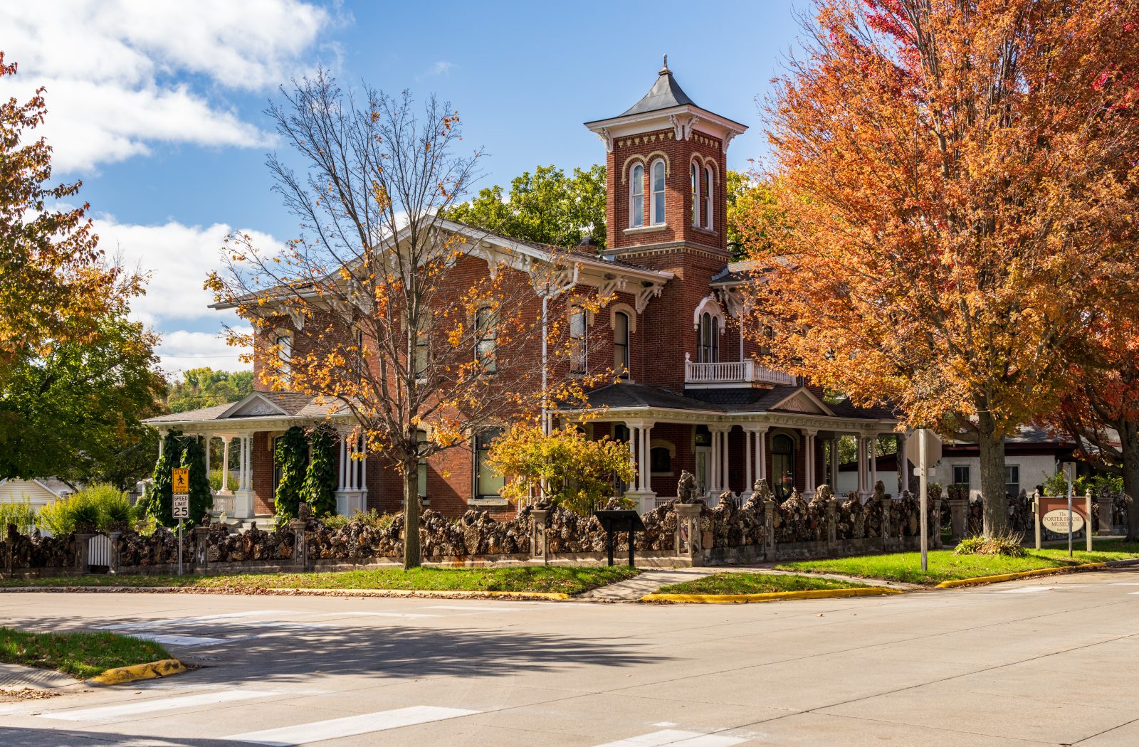 This Iowa town sits inside a prehistoric crater and turns gold every fall