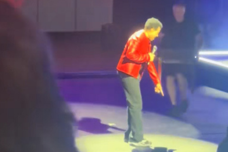 Moment Lionel Richie needed to sit down mid-show hours before ICU admission
