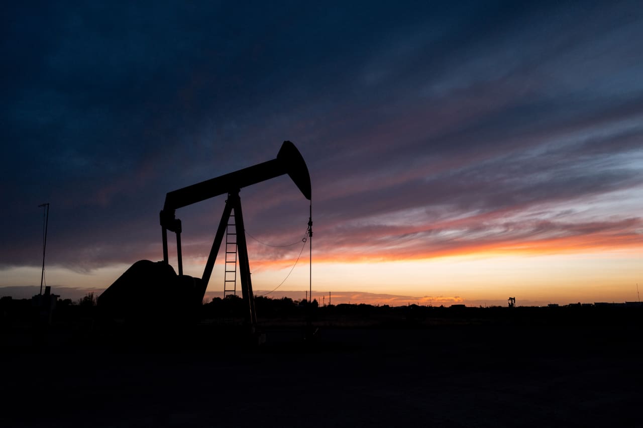 Oil stocks hit new highs after US resumes strikes in Strait of Hormuz