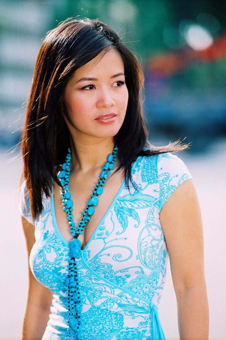 Vẻ đẹp của ca sĩ Hồng Nhung qua loạt ảnh hiếm cách đây 20 năm