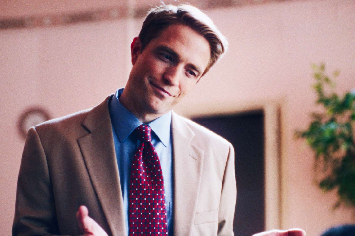 Watch Robert Pattinson transform into “To Catch a Predator” host Chris ...