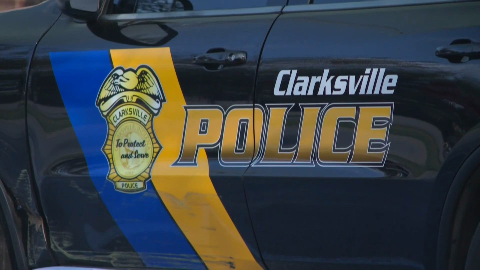 Clarksville police officers save child with choking device
