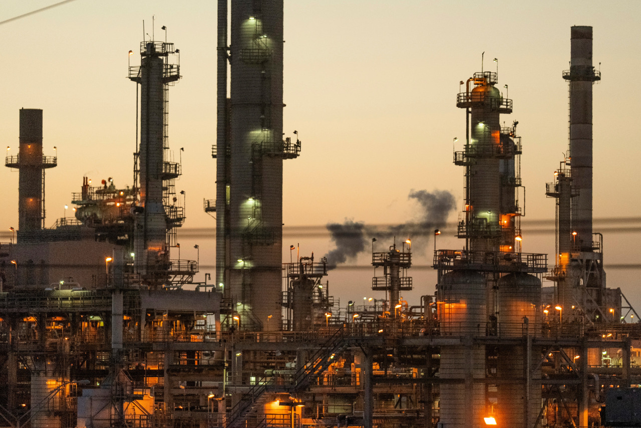 Trump wants big oil to build more refineries. That's a tough sell.