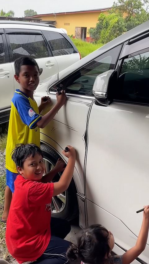 Artist dad lets kids doodle on car with markers