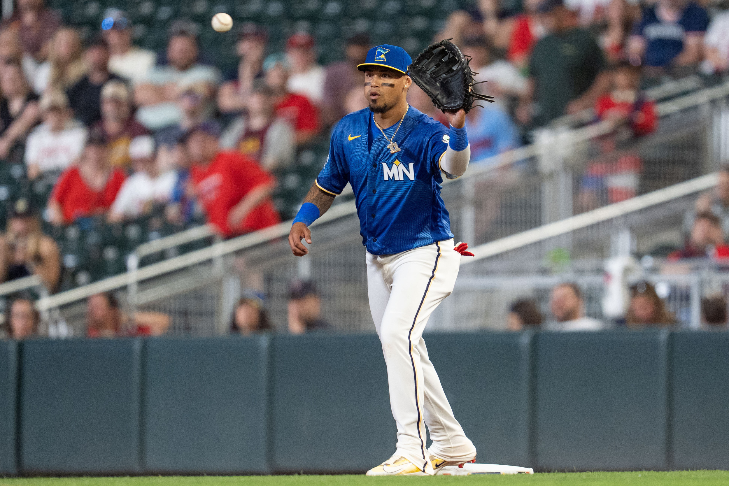 Reds sign Orlando Arcia to minor league deal