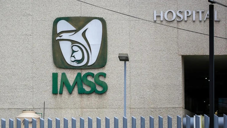 Acuerdan IMSS y sindicato alza de 8% más base para 10 mil 939