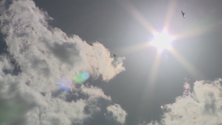 Sweltering heat blankets Chicagoland as Northwest Indiana residents still without power seek relief