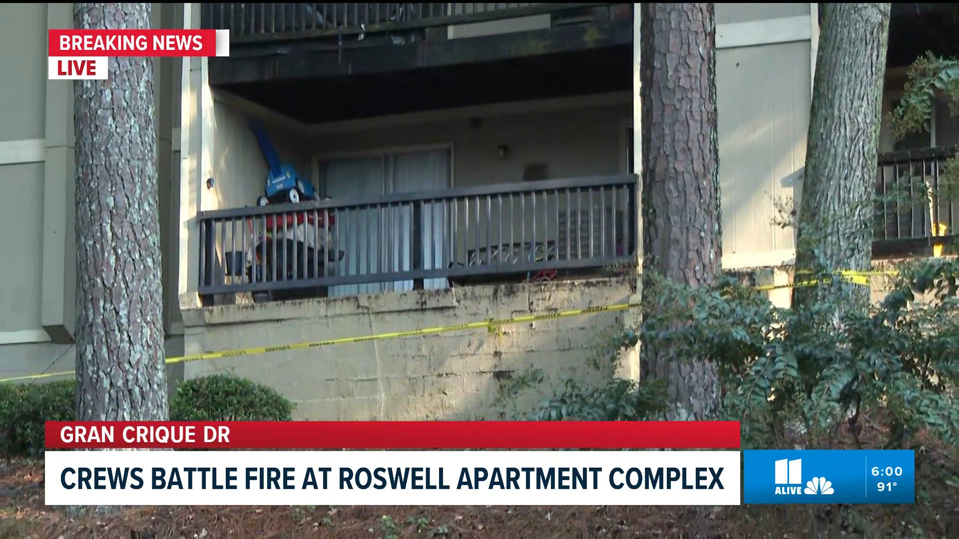 Crews respond to Roswell apartment fire