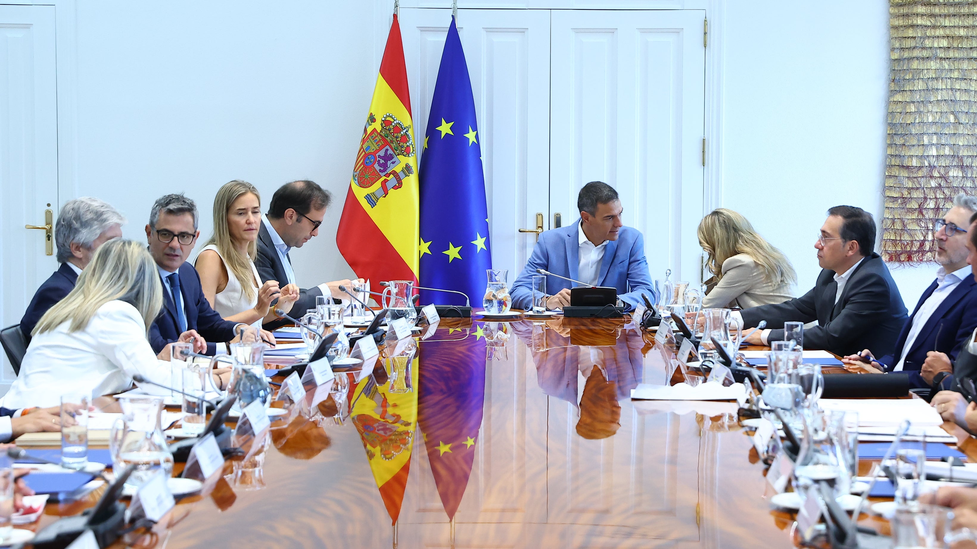 Moncloa detecta un agujero de credibilidad de Sánchez entre el votante ...
