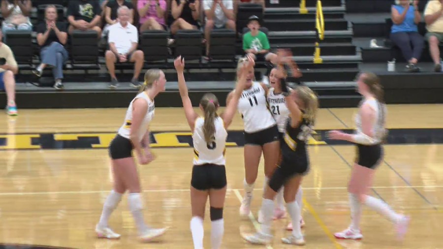Bettendorf volleyball wins 3-0 over Central