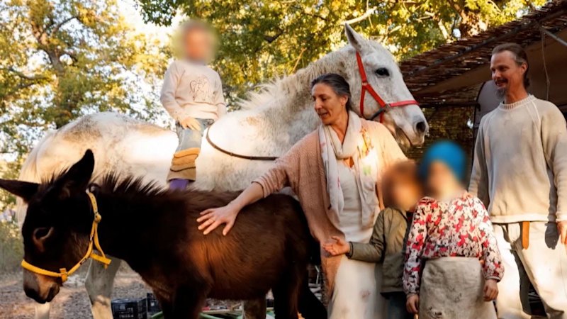 Off-grid Aussie mum wins court bid to start bringing kids home from foster care