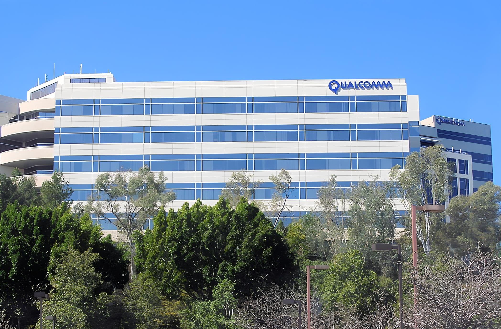 qualcomm-d-voile-deux-processeurs-dragonwing-pour-l-iot-commercial-et