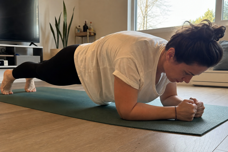 How long should you hold a plank? The benchmark by age and fitness level