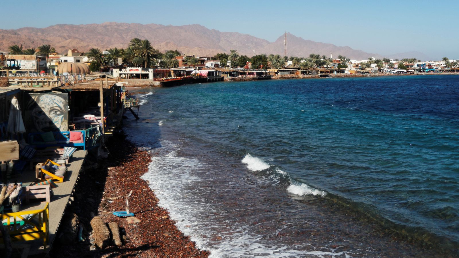 22 people killed in bus crash in Egypt
