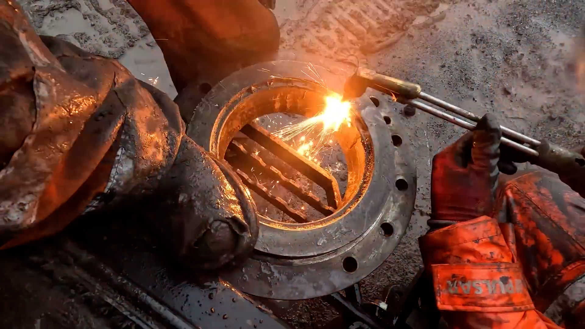 Oxy-fuel cutting of heavy plant component