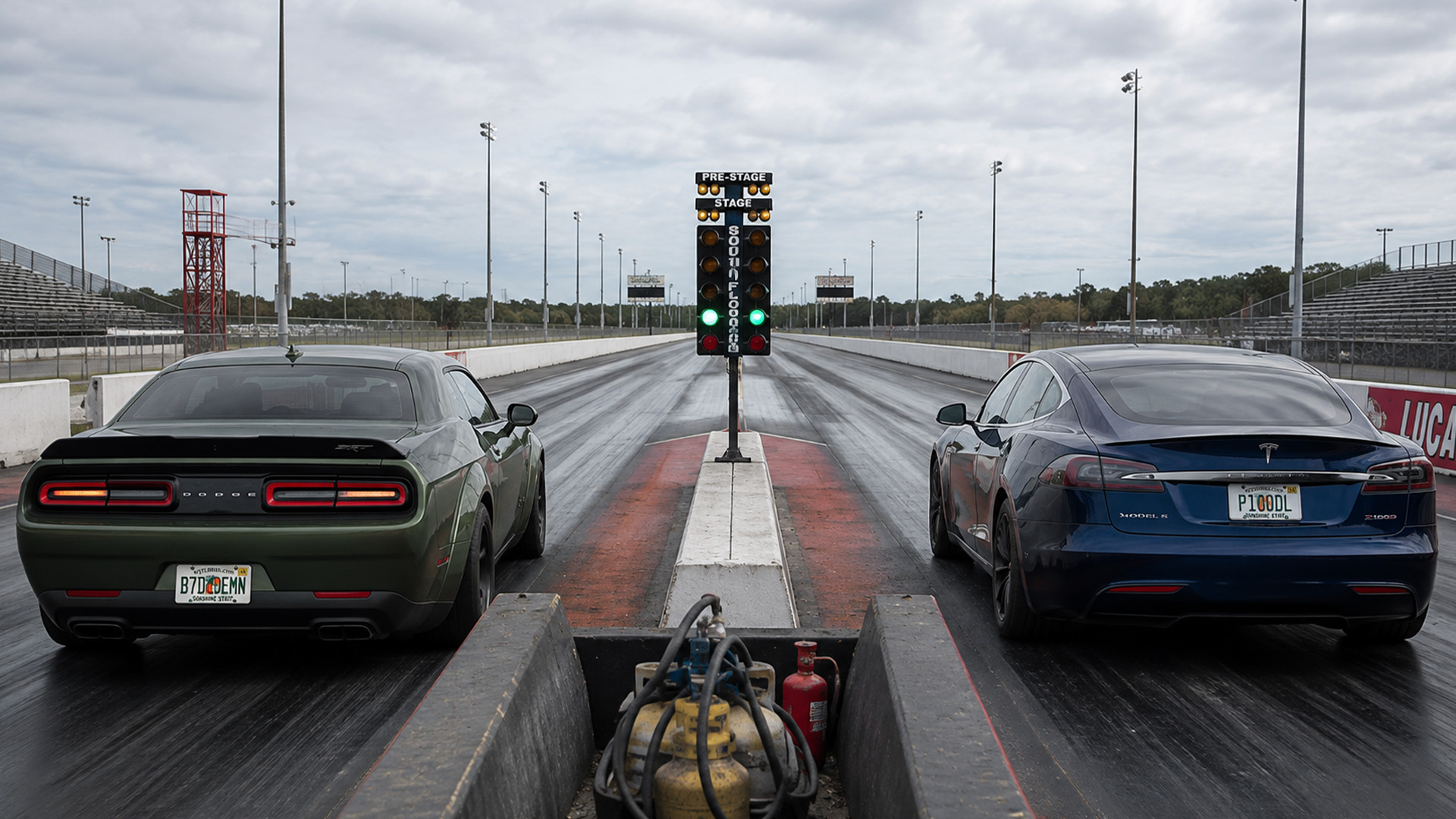 Tesla Model S challenges an 840HP Dodge Demon drag race