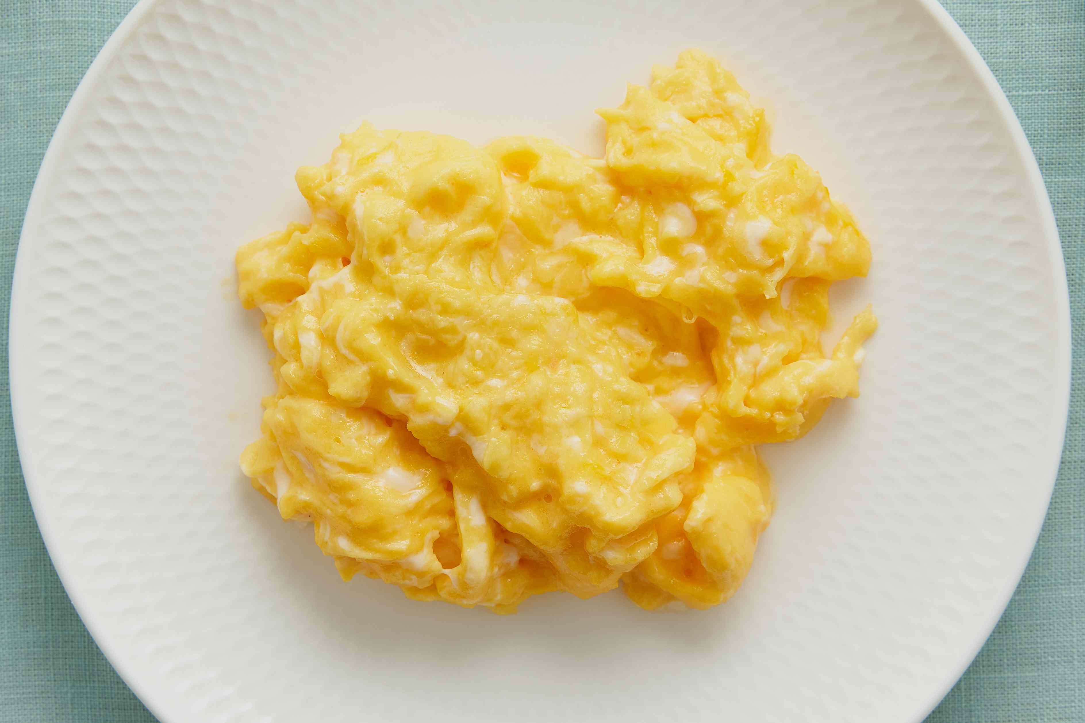 Chefs say you should always do this before making scrambled eggs