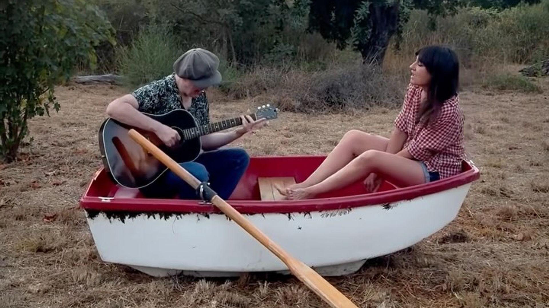 El verano lento de Eva Amaral y Juan Aguirre: ríos, huerto, música y ...