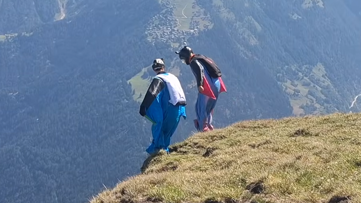 スイスアルプスを登った彼ら…下山方法があまりにもクレイジーだった