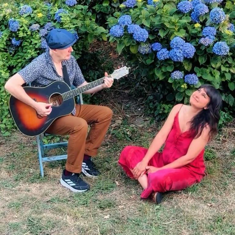 El verano lento de Eva Amaral y Juan Aguirre: ríos, huerto, música y ...