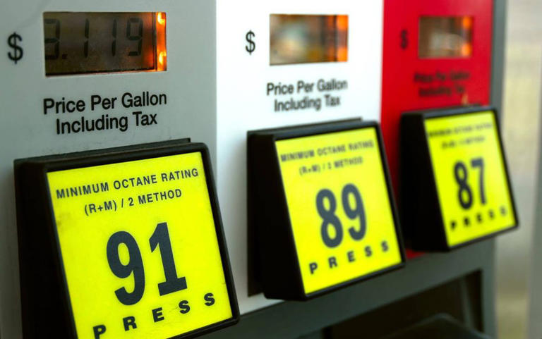 Gas prices setting record for Labor Day