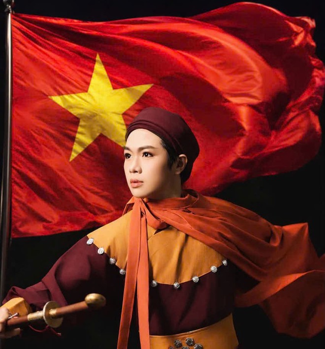 Kim Tử Long, Phương Mỹ Chi, Mỹ Tâm, Trọng Nhân đăng hình tự hào Ngày Quốc khánh 2-9